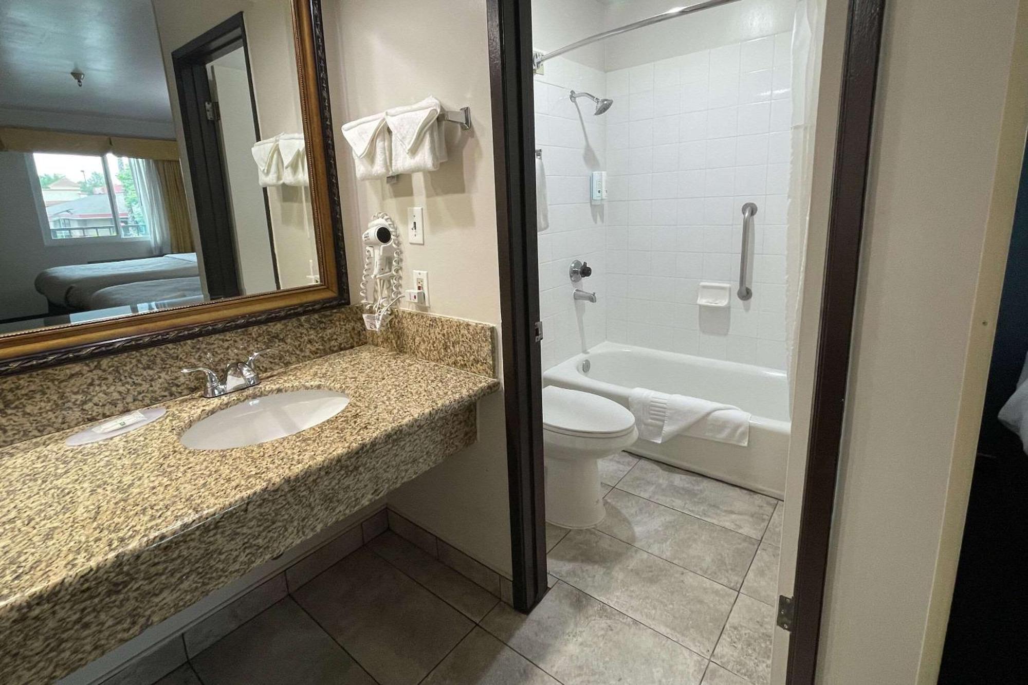 Quality Inn Ontario Airport Convention Center Dış mekan fotoğraf